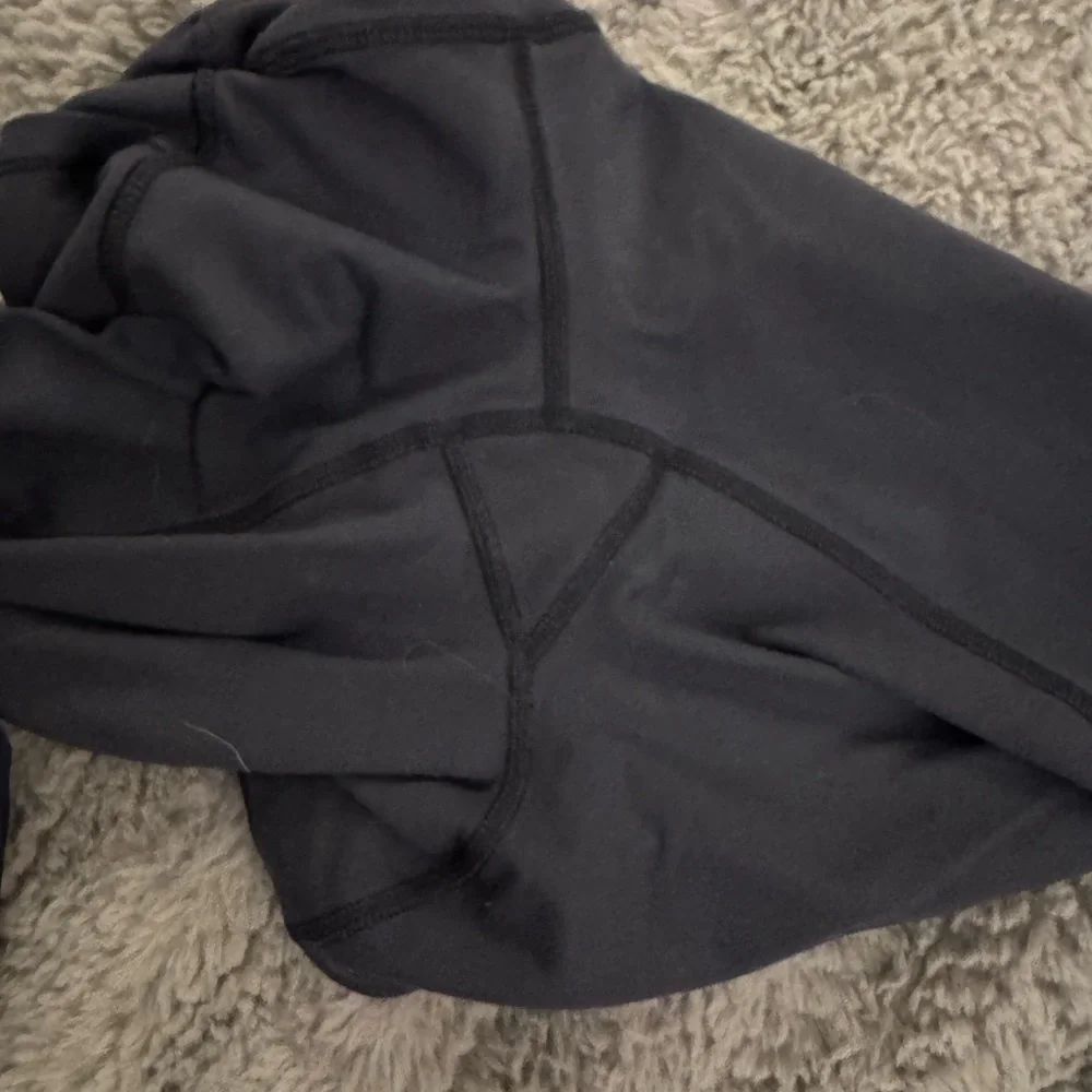 LULULEMON Women's Nothing to Hide Rouched Cropped Navy Leggings Size 4